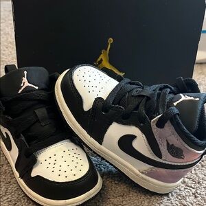 Jordan 1 Mid SE Black/ Bleached Coral-White Sneakers Size 6c